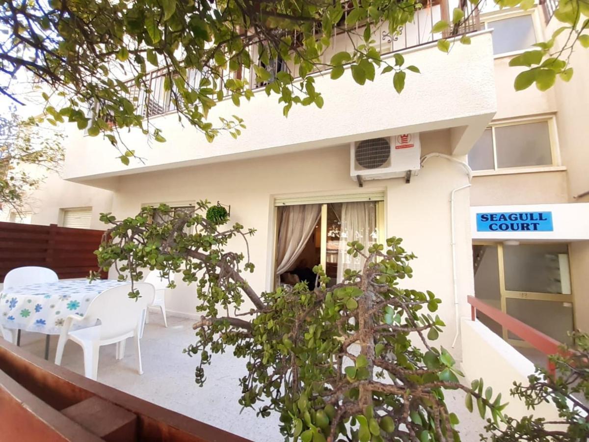 Albert'S Apartment Mackenzie 001 Larnaca Exterior foto