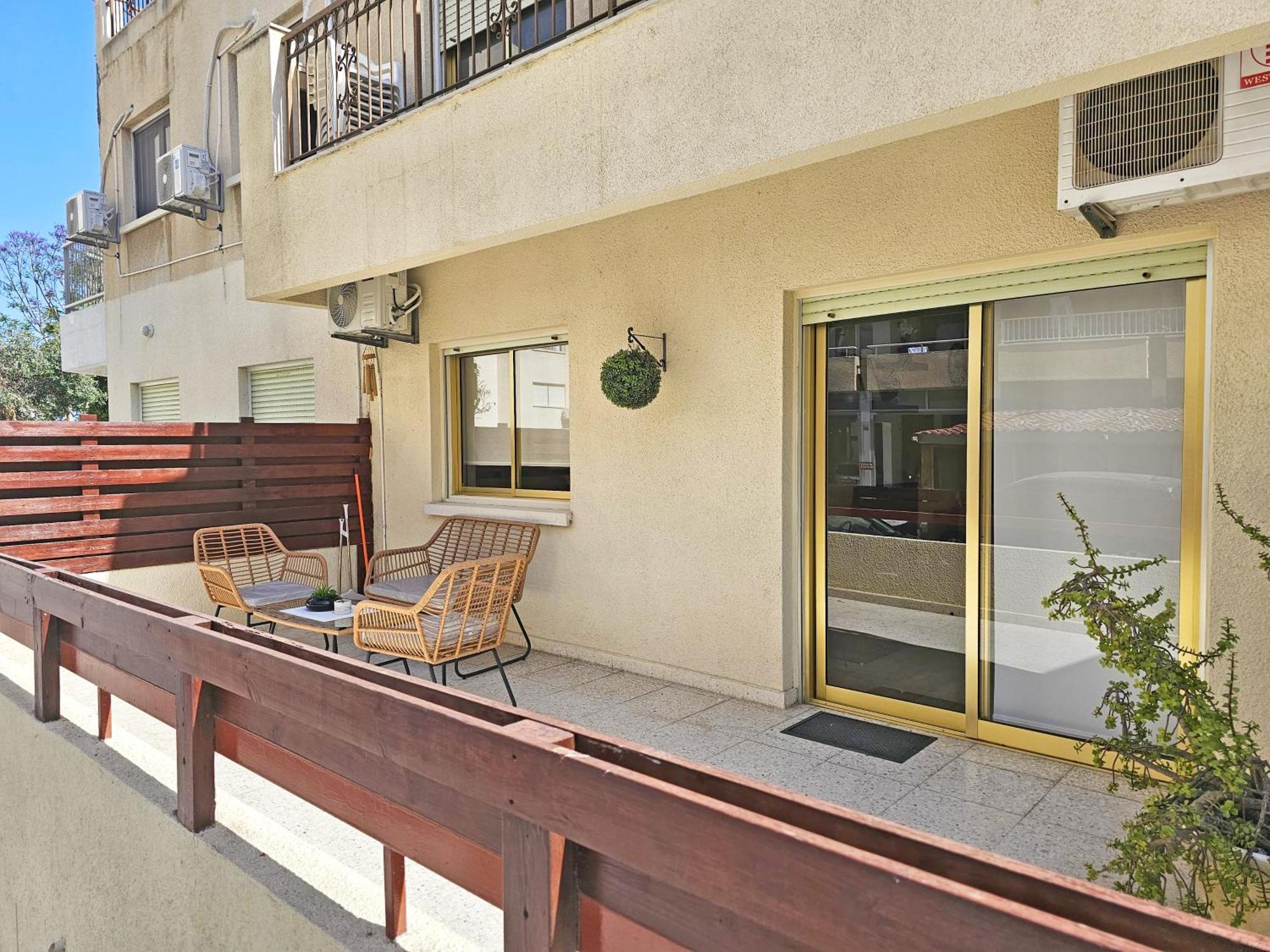 Albert'S Apartment Mackenzie 001 Larnaca Exterior foto